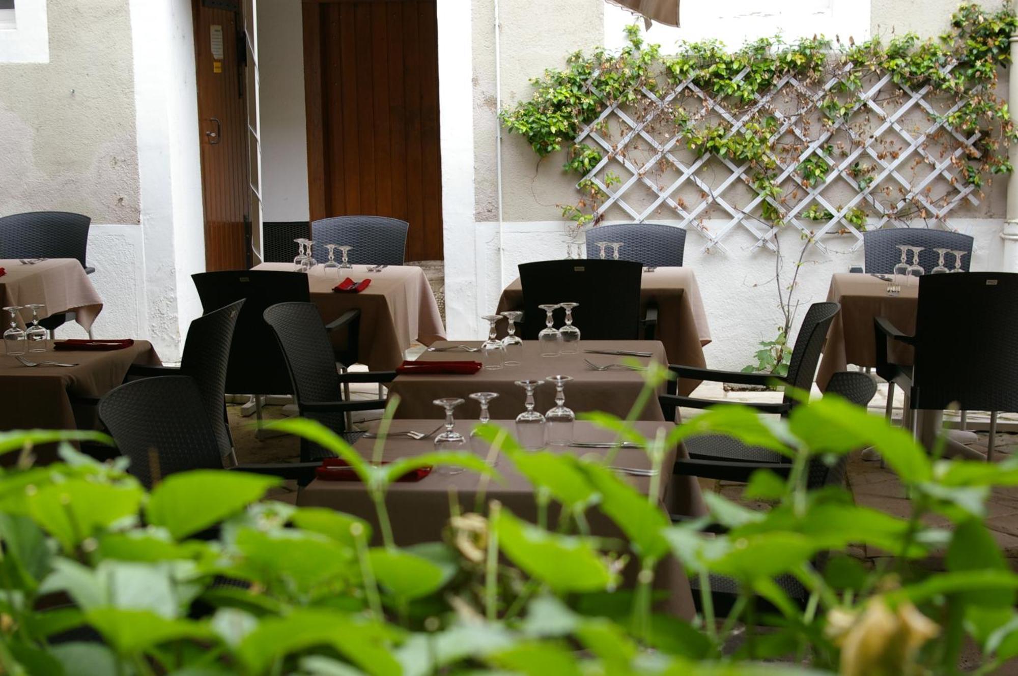 Logis Hotel Le Cheval Noir Argenton Sur Creuse Luaran gambar